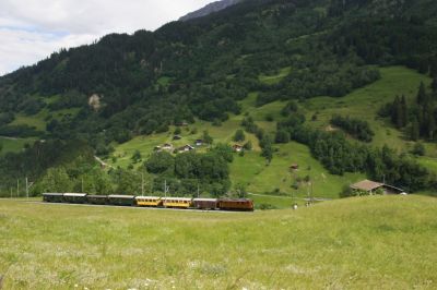 Gleich erreicht der Jubiläums-Sonderzug mit Ge 4/6 - 353 den Bahnhof von Disentis
Schlüsselwörter: ge 4/6 , 353 , 125