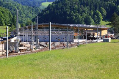 Blick auf Europa Mitte
Blick auf die neuerbauten Bahnhofsanlagen in Laubenbachmühle. 
Schlüsselwörter: P 6802 , Laubenbachmühle