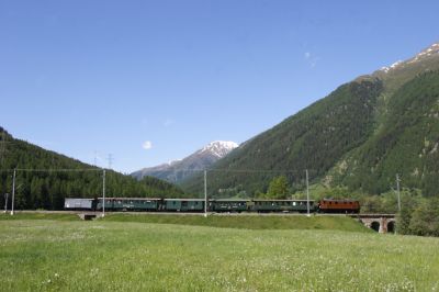 Ge 4/6 353 mit ihrem nostalgischen Zug kurz vor Zernez
Schlüsselwörter: ge 4/6 , 353 , 125