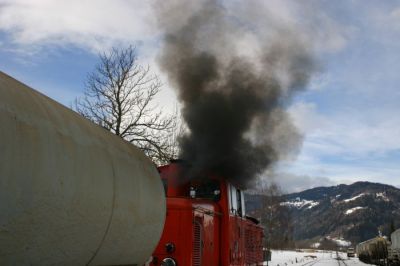 Ohne Partikelfilter
"Leicht rauchend" fährt VL 13 mit ihrem Güterzug an.
Schlüsselwörter: VT 13