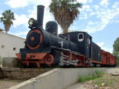 Schmalspur in Namibia
Die ersten Strecken Namibias wurden in Spur 600mm errichtet: Zug der Swakopmund-Tsumeb-Eisenbahn im Nationalmuseum Windhoek
Schlüsselwörter: Schmalspur in Namibia