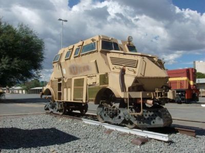 Schmalspur in Namibia
Panzerfahrzeug im Transnamib-Museum Windhoek
Schlüsselwörter: Schmalspur in Namibia