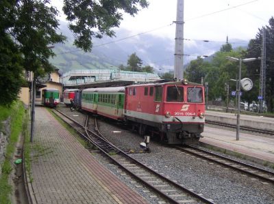 Zell am See
2095.004 mit ihrem Regionalzug nach Mittersill im Bahnhof Zell am See.
Schlüsselwörter: 2095 , 004