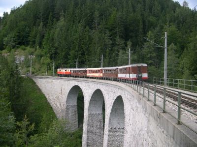 Saugrabenviadukt
1099.004 in Richtung St. Pölten auf dem Saugrabenbiadukt.
Schlüsselwörter: 1099 , 004