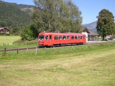 Dieseltriebwagen 5090.001 fährt gerade aus den Bahnhof Fürth Kaprun in Richtung Mittersill.
Schlüsselwörter: 5090 , 001