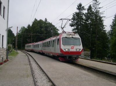 Gösing
Eine 4090 Garnitur bei der Einfahrt in den Bahnhof Gösing von Mariazell.
Schlüsselwörter: 4090 , 003