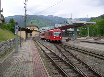 Zell am See
Dieseltriebwagen 5090.007 ím Bahnhof Zell am See abfahrtbereit als Solotriebwagen nach Mittersill.
Schlüsselwörter: 5090 , 007