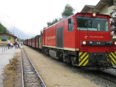 Am 17. 7. 2005 wurde der Nostalgiezug der Zillertalbahn von der D 13 gezogen.

