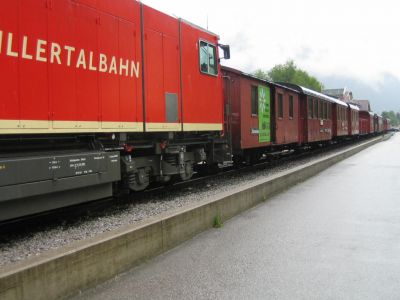 Am 17. 7. 2005 wurde der Nostalgiezug der Zillertalbahn von der D 13 gezogen.
Grund: der Defekt der Lok Nr. 4
Schlüsselwörter: seltene Aufnahme