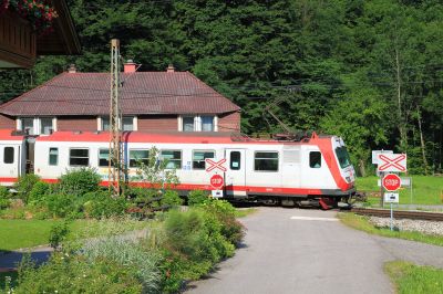 Der Morgenzug aus Mariazell rollt ein
Der erste Zug des Tages aus Mariazell kurz vor der Einfahrt in den Bahnhof Laubenbachmühle.
Schlüsselwörter: 4090 , 6090 , 7090 , Mariazeller Land