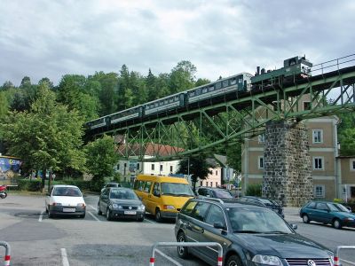Holztrifterzug
Der Sonderzug auf dem Viadukt in Waidhofen/Ybbs.
